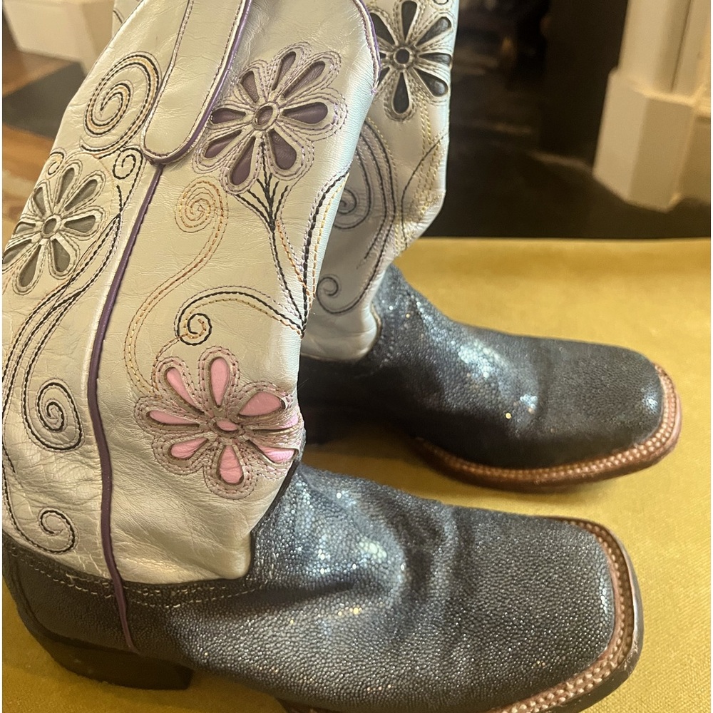 Sting Ray cowgirl boots by Resistol Ranch